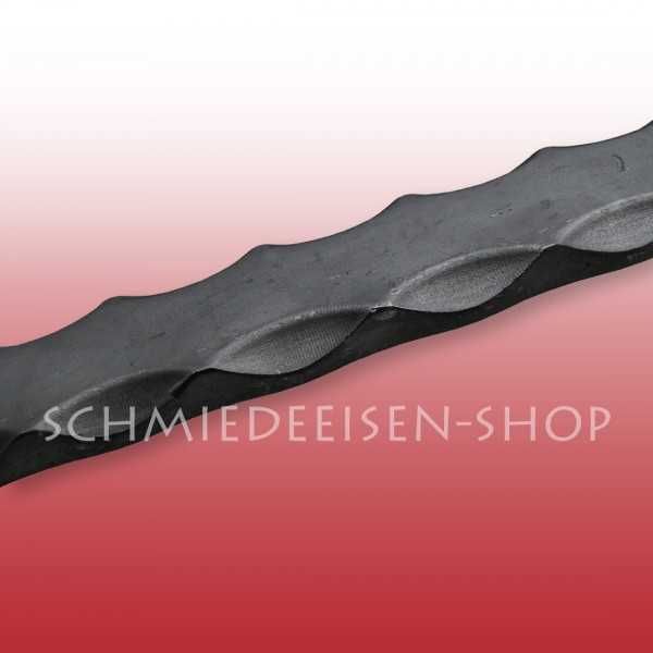 150 cm Handlauf Flachstahl Profil 40 x 5 mm kantengehämmert mit Mittelsicken 